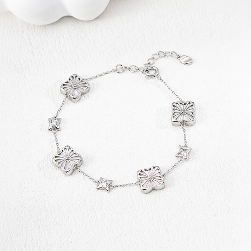 Aurora Shell & Star Charm Bracelet - Platinum with White Shell