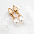 Close-up macro detail – Gold Vermeil pearl drop earring