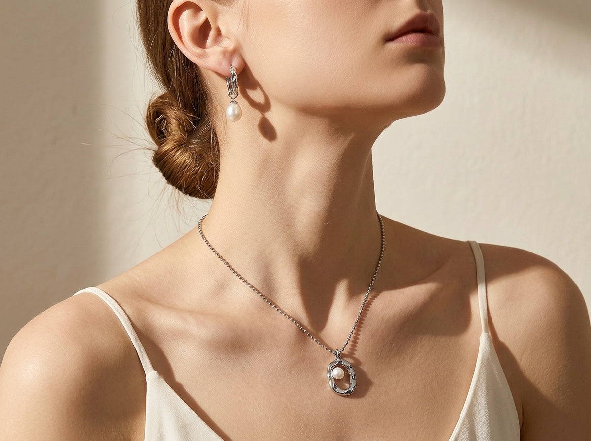 Molten Oval Pearl Pendant Necklace
