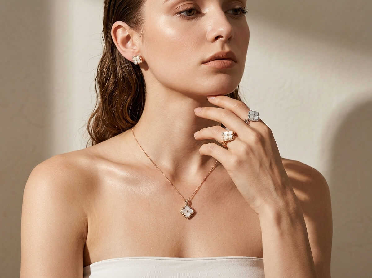 Alba Clover Halo Ring